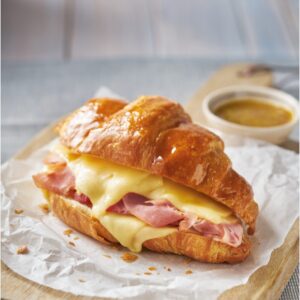 Media luna rellena de j y q